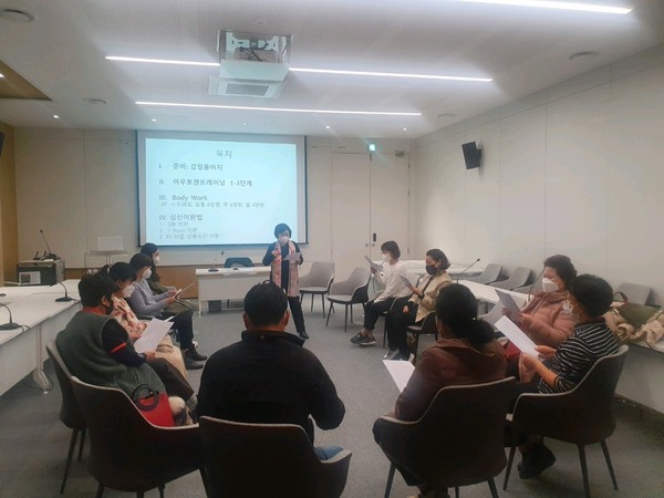 ▲ 남양주시, 장기 요양기관 종사자 힐링 프로그램 진행 중인 모습.