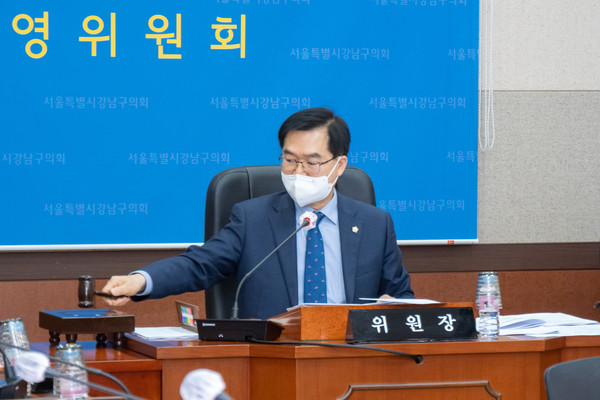 ▲ 회의를 진행 중인 한윤수 위원장.