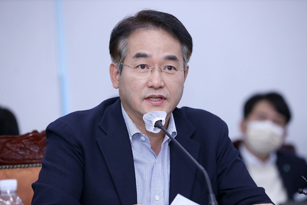 ▲ 이동환 고양시장, 고양시 조정대상지역 해제와 관련해 입장 밝히는 모습.