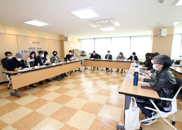▲ 광명시의회가 폐교위기인 광명 볍씨학교·풀씨학교를 위해 머리를 맞댔다.
