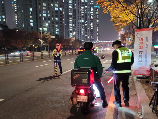 ▲ 하남시, 망월초교사거리에서 오토바이 굉음 등 3차 정기단속 진행중인 모습.