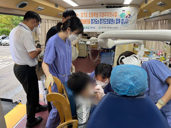 ▲ 경기도의료원 특수학교 장애학생을 위해 찾아가는 치과주치의사업 종료 사진.
