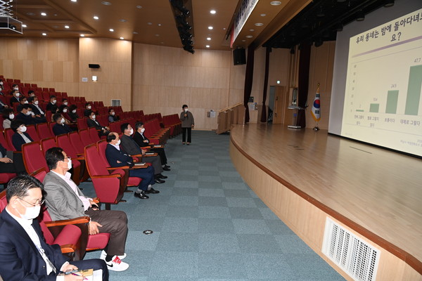 ▲ 고위 공직자 4대 폭력예방 교육 진행중인 모습.