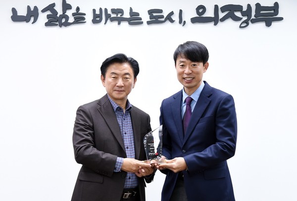 ▲ 김동근 의정부시장, 의정부시 스피드스케이팅팀과 기념사진 촬영.