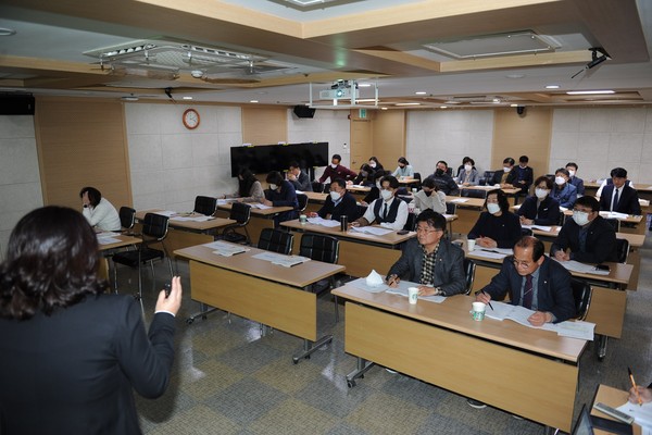 ▲ 수원특례시의회, 예산안 심사 및 조례분석 직무교육 사진.