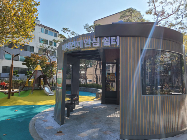 ▲ 수원시 연무동에 설치한 스마트 파고라.