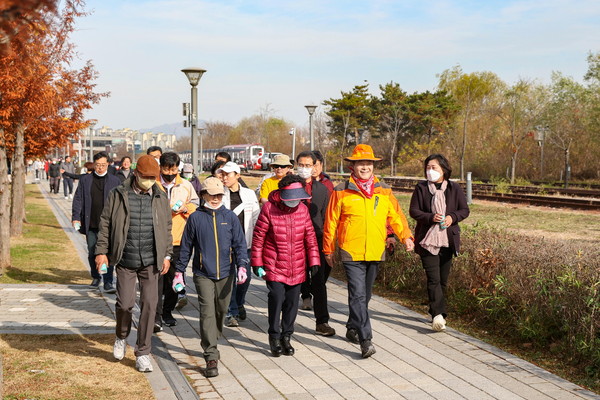 두발로 데이