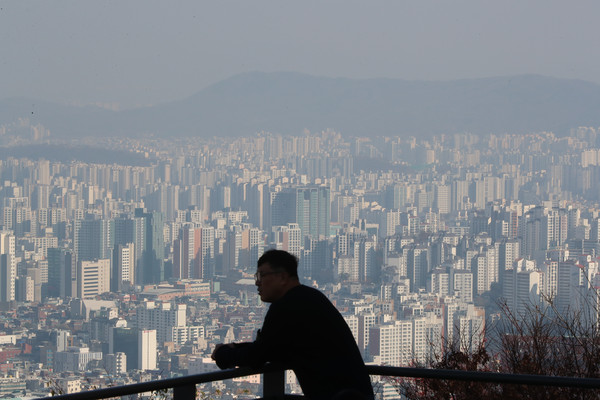 ▲ 서울 남산에서 바라본 서울 시내 아파트 단지 모습. /뉴시스