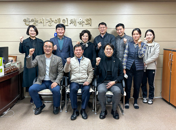 ▲ 안양시의회 총무경제위원회, 안양시 장애인체육회·직장운동경기부 선수단 숙소 현장방문 단체사진.