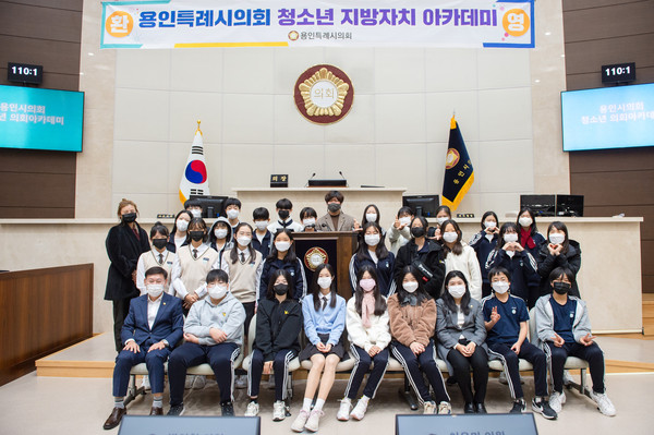 ▲ 청소년 지방자치 아카데미(신촌중학교).
