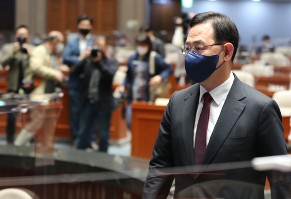 ▲ 발언대 향하는 주호영 원내대표. /뉴시스