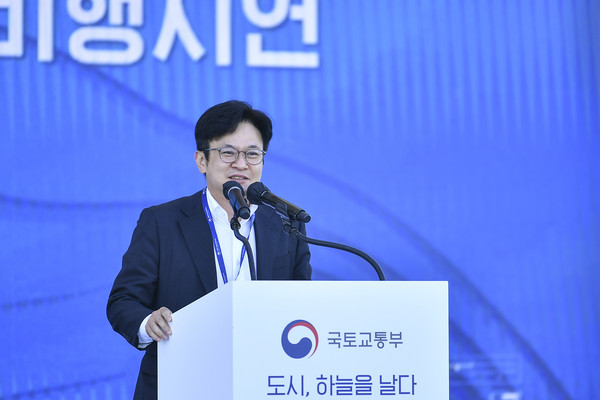 ▲ 김병수 김포시장이 지난 23일 ‘2022 UAM 비행시연 행사’에 참석해 축사를 하는 모습이다.