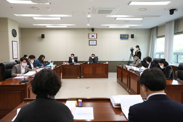 ▲ 경제환경위원회 행정사무감사 진행 모습.