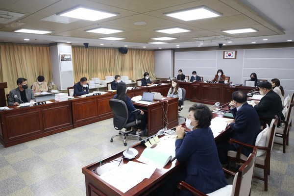 ▲ 수원특례시의회 도시환경위, 도시계획과 행정사무감사.