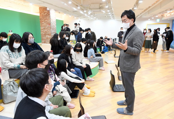 ▲ 자립준비청년 토크콘서트 ‘청사진’ 참석한 이민근 안산시장.