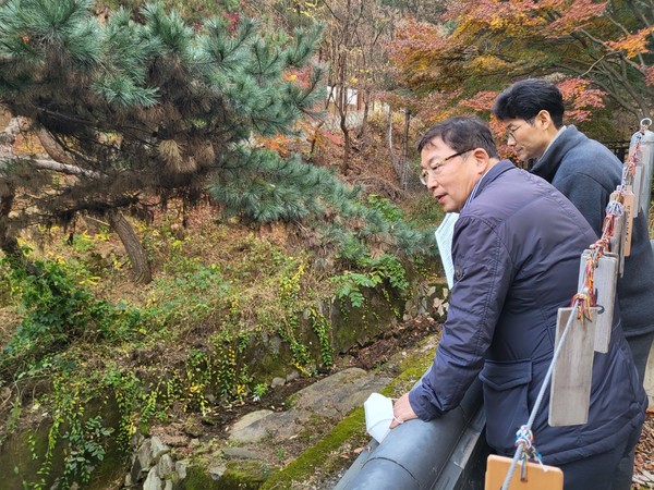 ▲ 용암사 방문한 김경호 광진구청장.