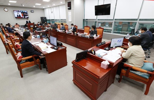 ▲ 경기도의회 기획재정위원회, 경기연구원 원장 임용후보자 인사청문회.