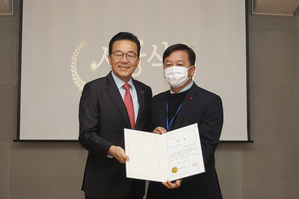 ▲ 연수구 세화복지관, 사회복지평가 ‘시설 안전운영 분야’ 대상 수상 기념사진.