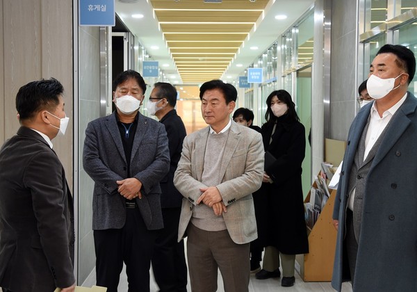▲ 의정부공업고등학교 방문한 김동근 의정부시장.