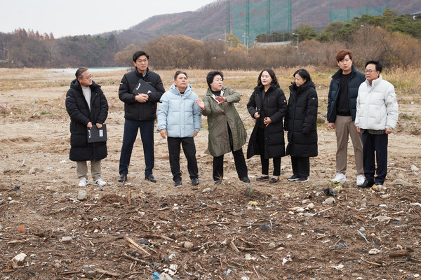 ▲ 동천동 수해현장 방문 모습.