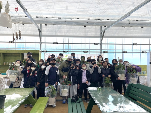 ▲ 치유농업 프로그램 참가자 단체사진.