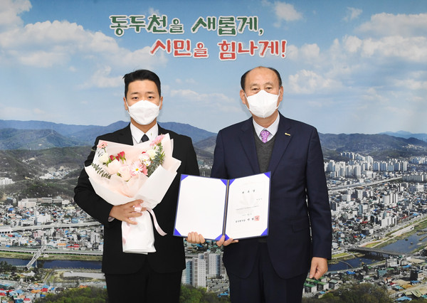 ▲ 동두천시, 12월 ‘1일 명예시장’ 유성민 동양대 동두천캠퍼스 학생 위촉식.