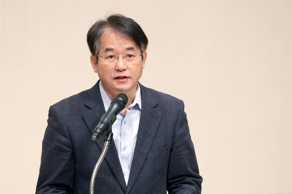 ▲ 이동환 고양시장, 직원 월례조회 참석해 발언하는 모습.