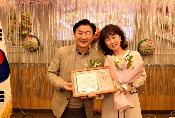 ▲ 김동근 의정부시장, 의정부시 어린이집연합회 송년회 보육인의 밤 참석해 기념사진 촬영.