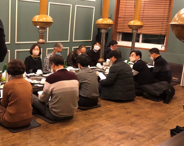 ▲ 구리시, 지역의약단체와 협의회 진행중인 모습.