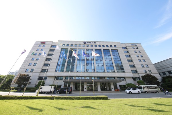 ▲ 안양시 시청 청사 전경.