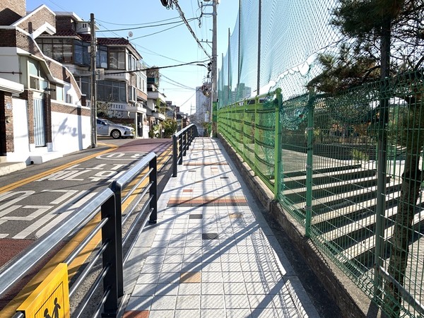 ▲ 성동구 통학로 전신주 정비 후 모습.