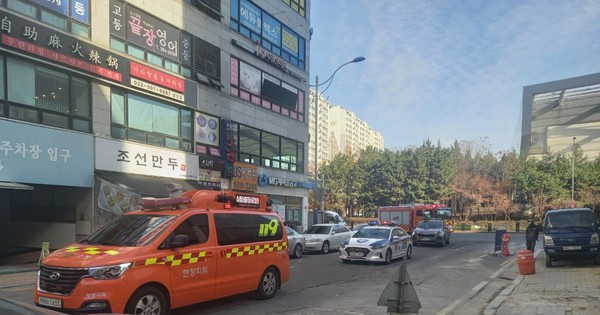▲ 골든타임 확보 위한 소방차 출동로 확보 훈련 진행 모습.