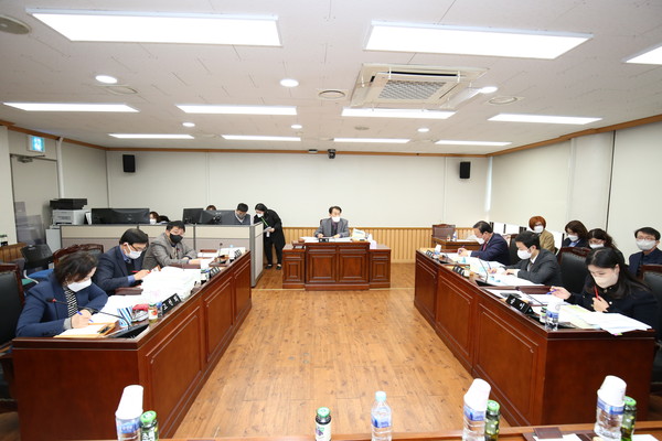▲ 인천서구의회 예산결산특별위원회 2023년도 예산안 심사.