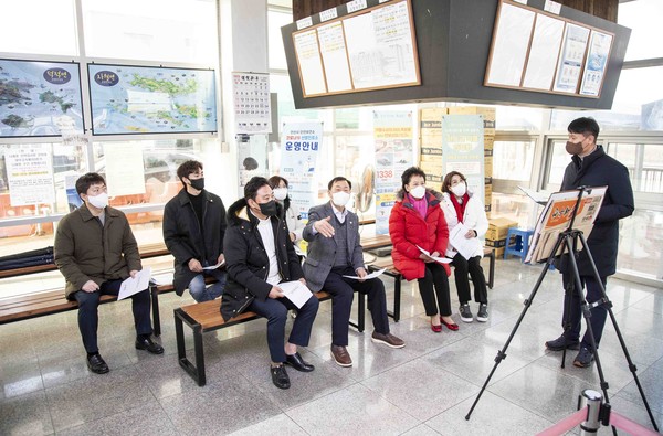 ▲ 안산시의회 예산결산특별委, 제279회 제2차 정례회 중 현장활동 진행중인 모습.