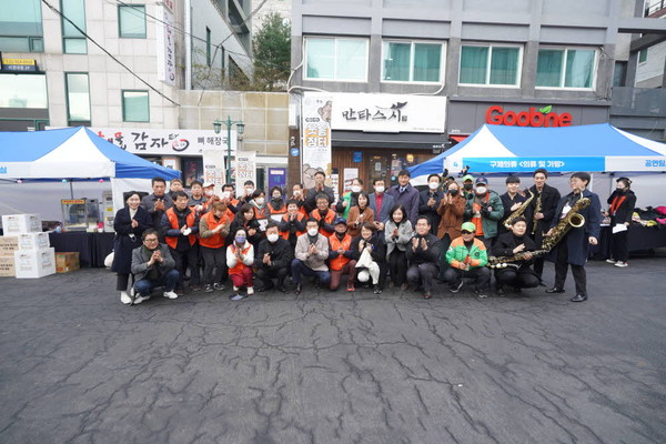 ▲ 성북구 ‘정릉골로 모이는 소담소담 웃음 장터’ 행사 단체사진.