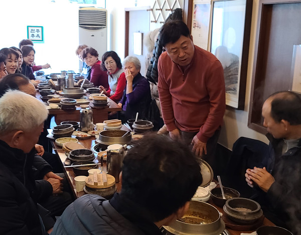 ▲ 청원경찰·청사관리근로자들과 오찬 간담회 가지는 모습.