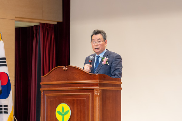 ▲ 2022 강남구 새마을지도자대회에서 김형대 의장이 축사를 하고 있다.