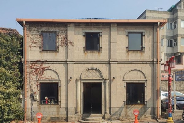 ▲ 해안성당 교육관 현재모습 (리모델링 전).