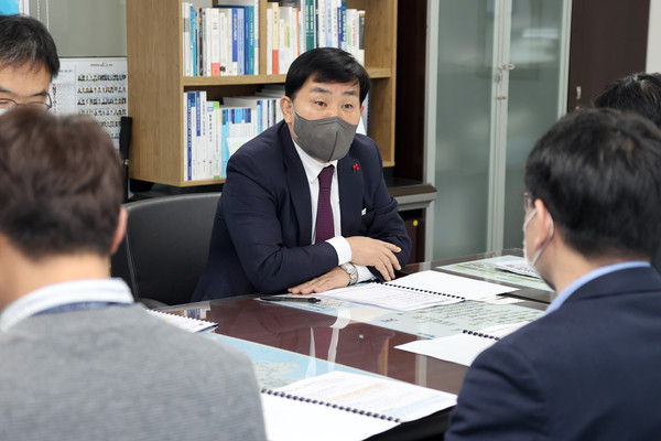 ▲ 문경복 옹진군수 행정안전부 방문 모습.