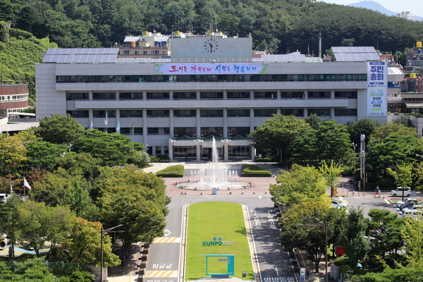 ▲ 군포시청사정면.