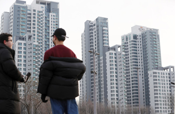 ▲ 서울 반포한강공원에서 바라본 한강 일대 아파트. /뉴시스