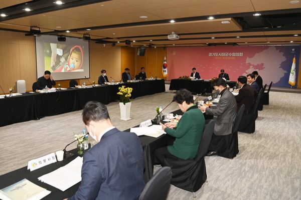 이날 조용익 시장은 경기도시장군수협의회 민선8기 제1차 정기회의에서 구 복원과 일반동 전환체제가 조속히 시행될 수 있도록 경기도 시군 단체장들의 적극적인 관심과 지원을 요청했다