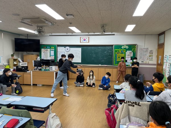 ▲ 교육연극수업 중인 모습.