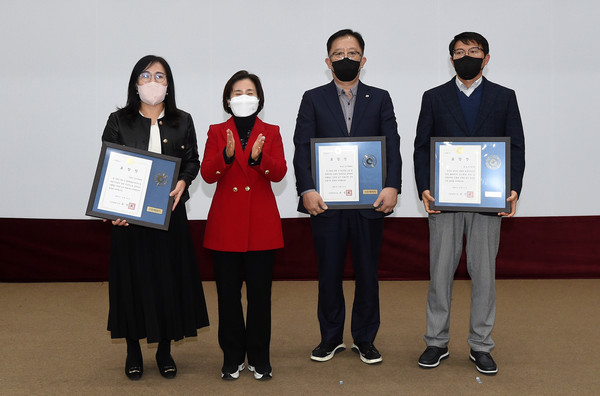 ▲ 연수구, 인천광역시 디자인 행정 우수기관 표창 수상 기념사진.