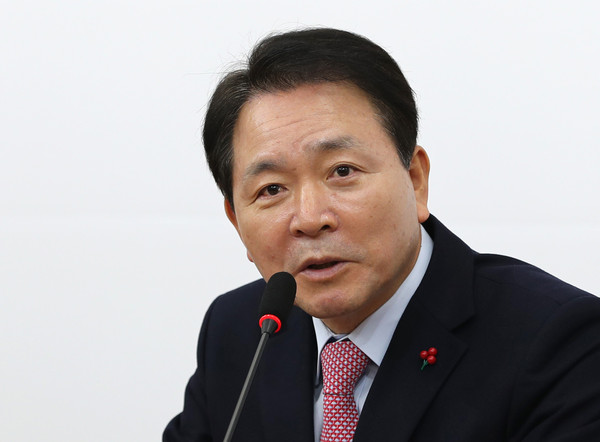 ▲ 안전운임제 관련 입장 밝히는 성일종 정책위의장. /뉴시스