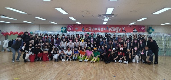 ▲ 여주도시관리공단, 겨울나기 프로그램 ‘여주국민체육센터&PARTY’ 개최 기념사진 촬영.