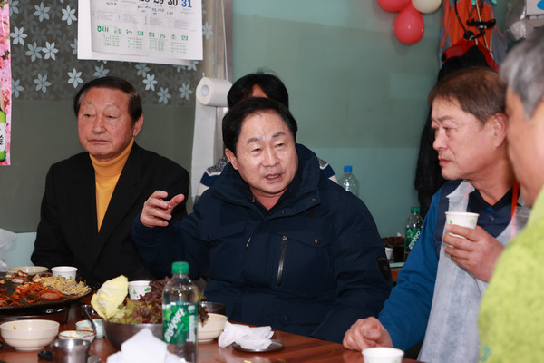 ▲ 주광덕 남양주시장, 금곡로 일방통행 사업 설명중인 모습.