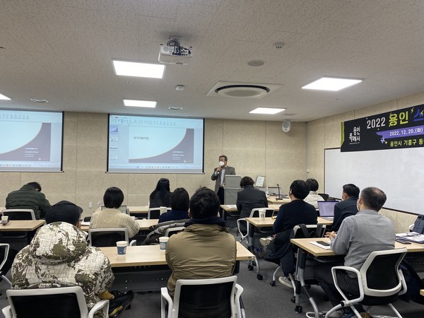 ▲ 용인시산업진흥원 2022년 창업지원센터 연말 간담회 진행중인 모습.
