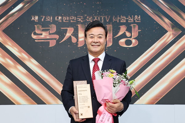 ▲ 김성제 의왕시장 ‘장애인먼저실천상’ 수상 기념사진 촬영.