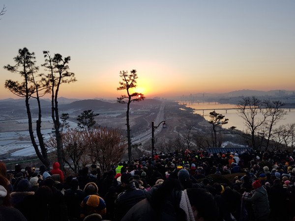 ▲ 고양시 행주산성에서 보이는 해돋이.